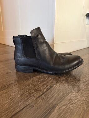 Women’s 7.5 Born ankle boots pull on leather black booties CQF19